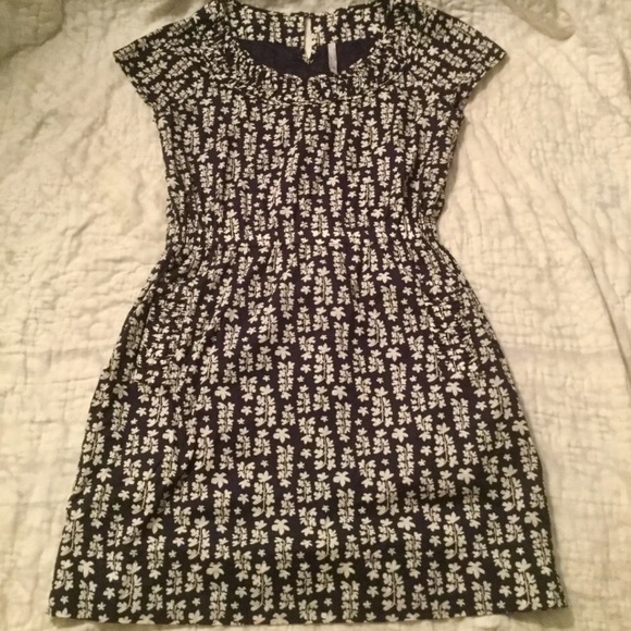 2 for $15🎈White and blue flower print dress. - Picture 3 of 8